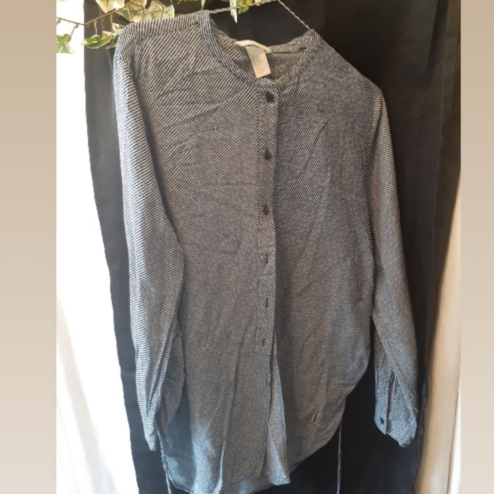H&M sz 10 blue striped button blouse top